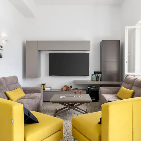 Βίλα Meraviglia 8, Emma *