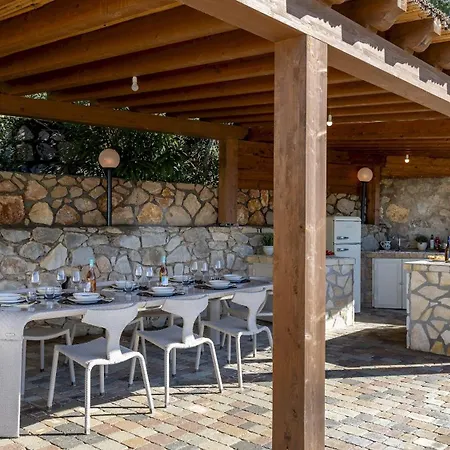 Meraviglia 8, Emma Βίλα Nisporto