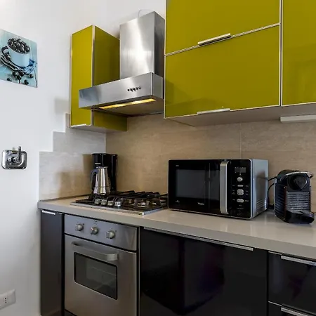 Βίλα Meraviglia 8, Emma *