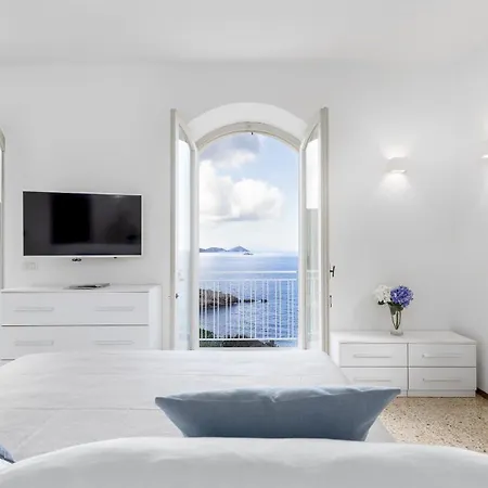 Meraviglia 8, Emma Villa Nisporto