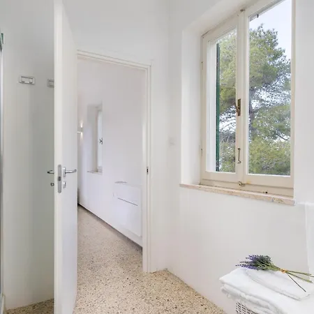 Meraviglia 8, Emma Villa