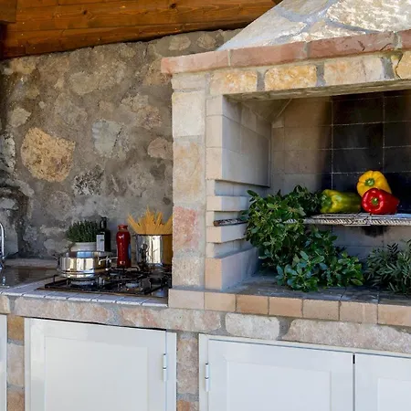 Willa Meraviglia 8, Emma