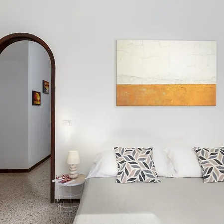 Villa Meraviglia 8, Emma