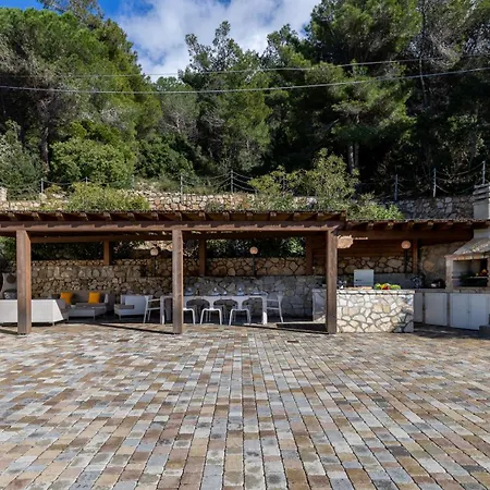 Βίλα Meraviglia 8, Emma *