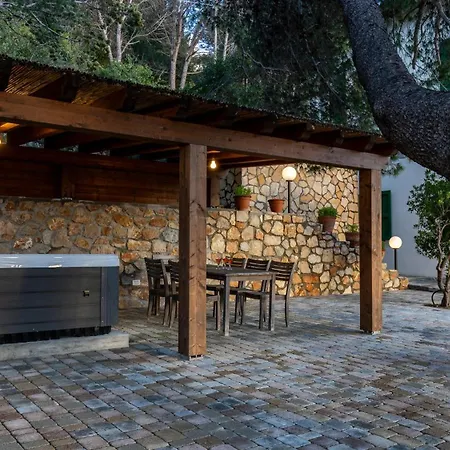 Meraviglia 8, Emma Βίλα *