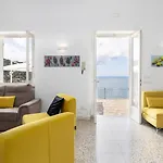 Villa Meraviglia 8, Emma *