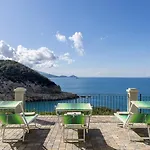 Villa Meraviglia 8, Emma
